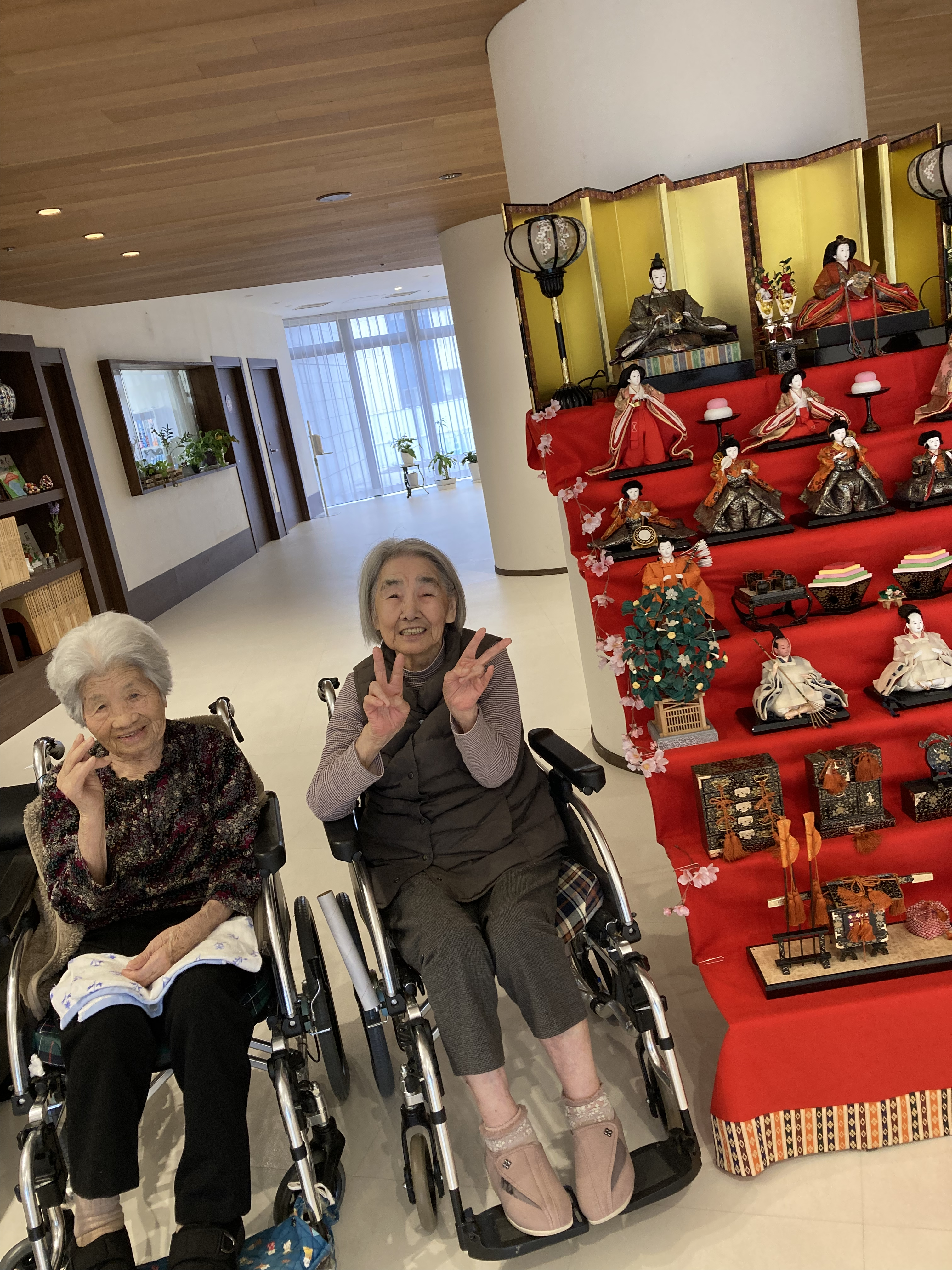 ひな人形を飾りました | ブログ | 社会福祉法人 晴寿会